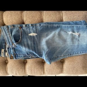 Light washed ripped jeans